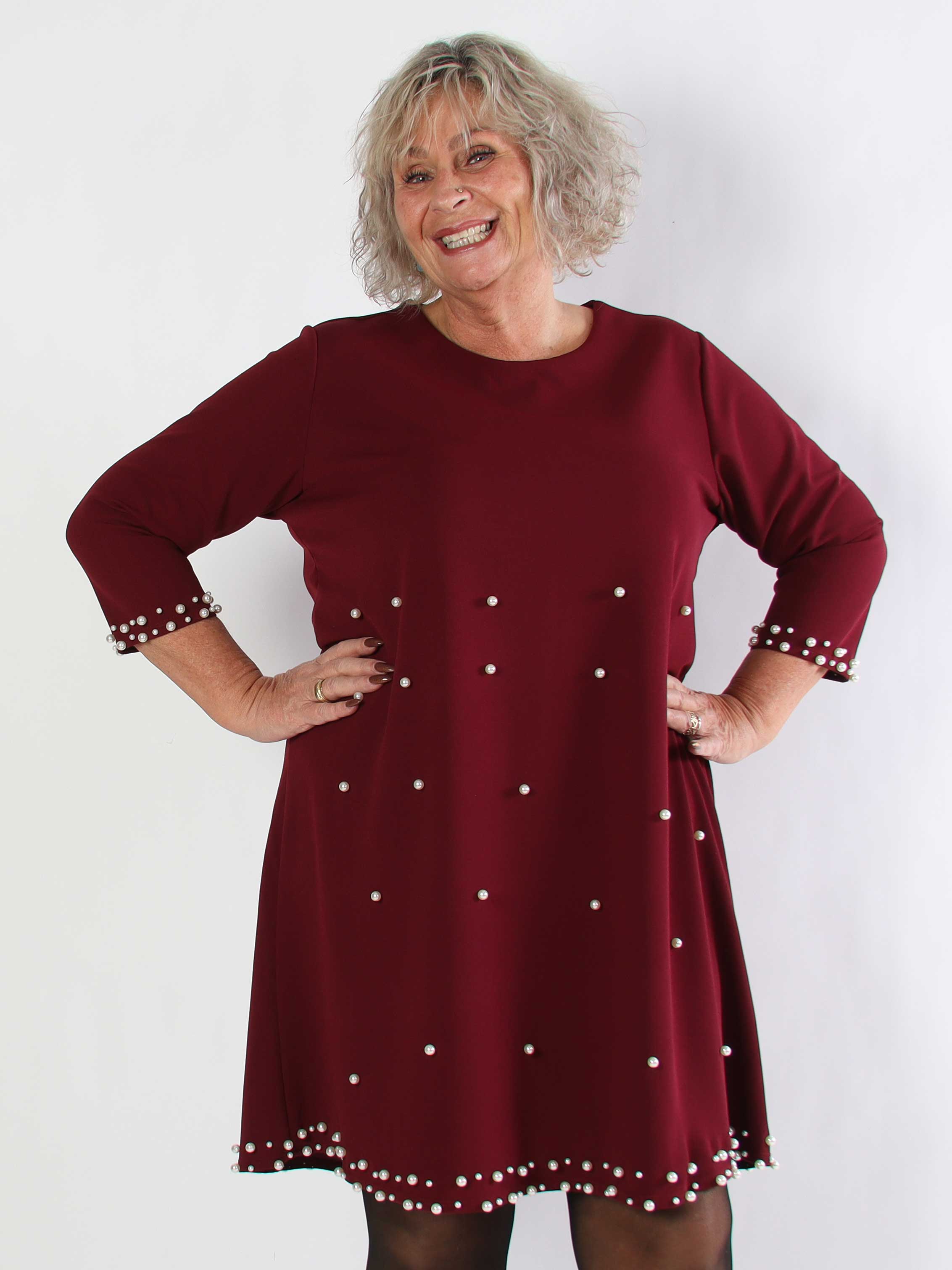 Obi - Klassisk plus size klänning med fina pärlor